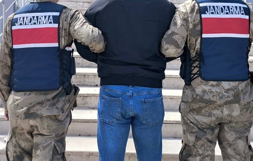 Bingöl de Jandarma İki Ayrı Suçtan Aranan Şahsı Yakaladı