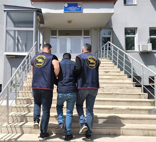 Bingöl de Jandarma Cinsel Saldırı Suçundan Aranan Şahsı Yakaladı