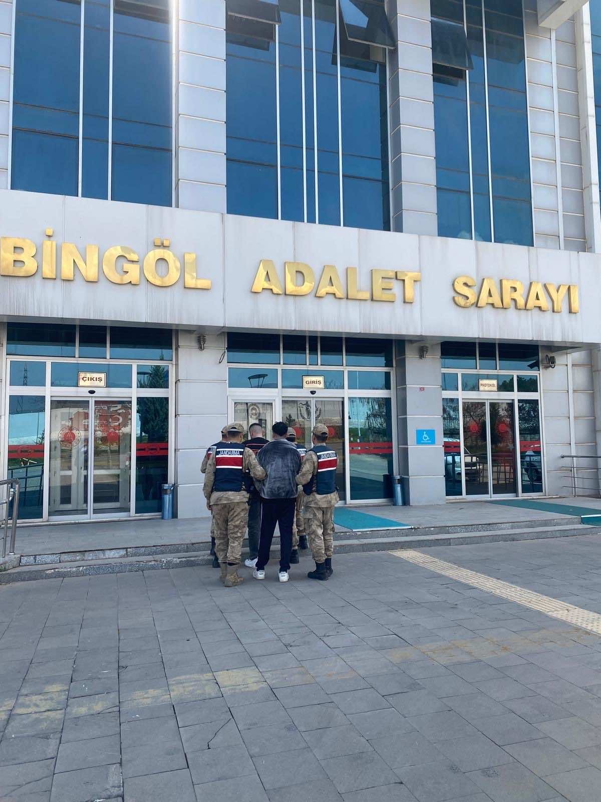 Bingöl de Jandarma Hapis Cezası Bulunan 2 Şüpheli Şahsı Yakaladı